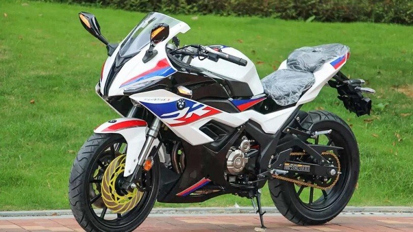 Moto S450RR, clone tutto cinese della BMW S1000RR