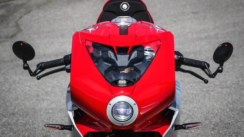 Prova MV Agusta Superveloce 800: la grande bellezza FOTO