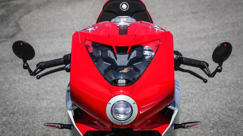 Prova MV Agusta Superveloce 800: la grande bellezza FOTO