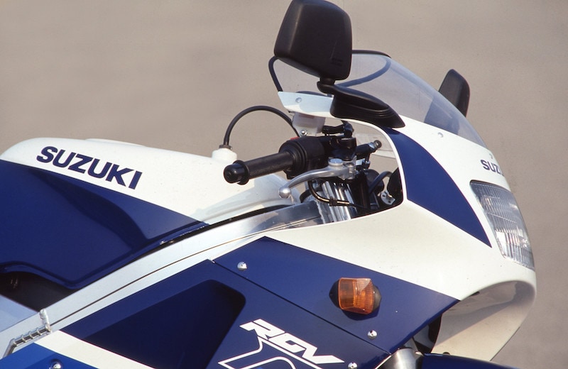 Suzuki RGV Gamma 250 vs Yamaha TZR 250: profumo di corse |FOTO