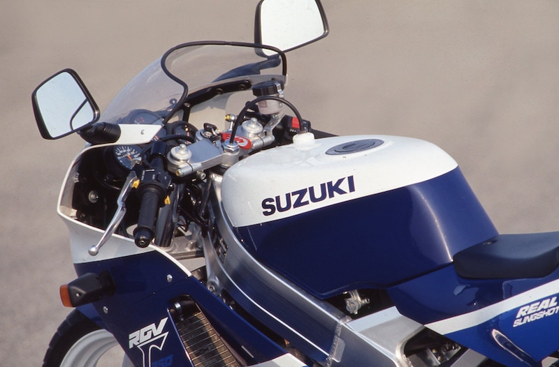 Suzuki RGV Gamma 250 vs Yamaha TZR 250: profumo di corse |FOTO