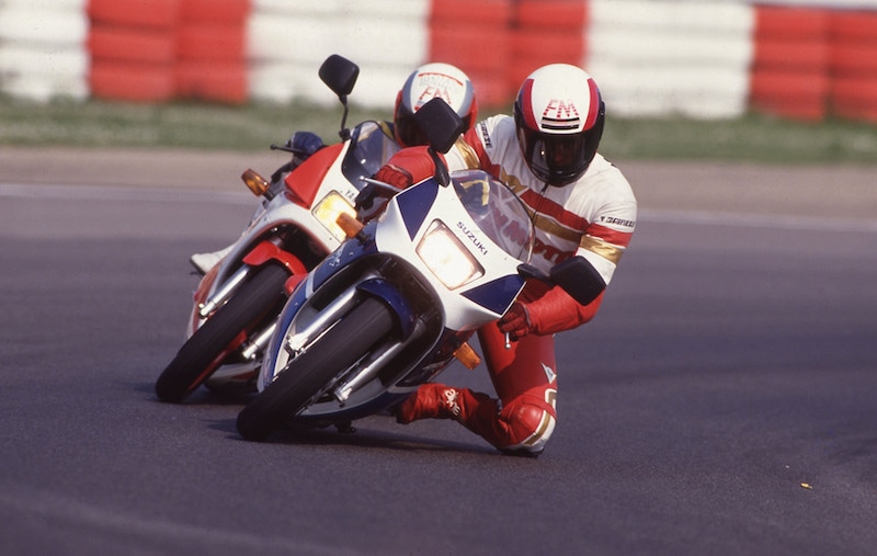 Suzuki RGV Gamma 250 vs Yamaha TZR 250: profumo di corse |FOTO