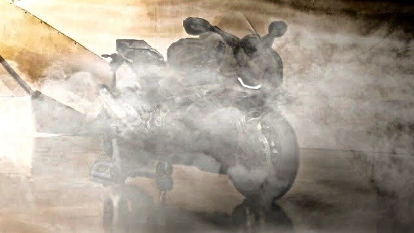 BMW: arriva una S1000 RR "Born on the racetrack"