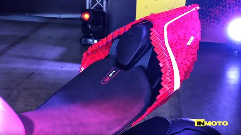 Una Panigale di Lego in scala 1:1 IL VIDEO