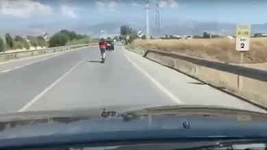 Monopattino elettrico truccato: "mini razzo" a 100 km/h! VIDEO