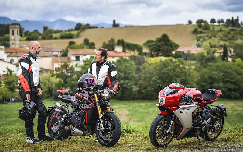 Con Stefano Accorsi in sella alle MV Agusta: arte italiana