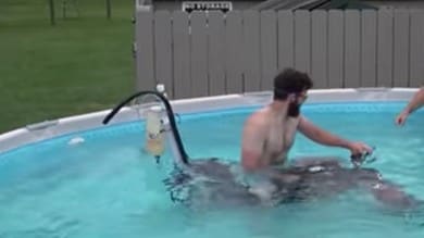 Le moto possono stare sott’acqua? Ecco l’esperimento VIDEO