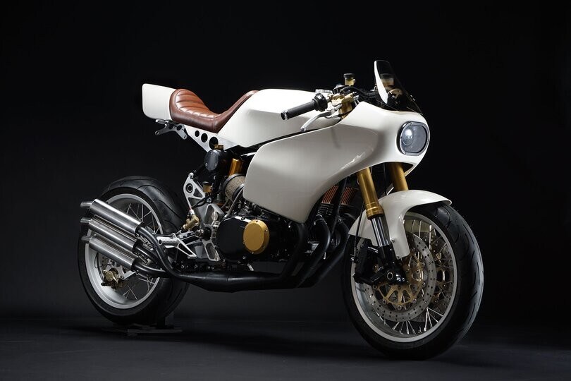 Suzuki GT380, la café racer anni '70 incontra la tecnologia