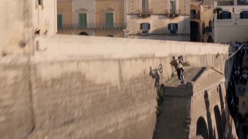 James Bond, 60.000 euro di Coca-Cola su Matera per girare le scene in moto