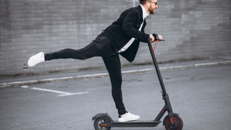 In monopattino elettrico a 100 km/h! Multato 40enne nel torinese