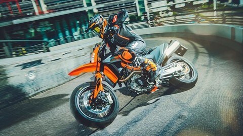KTM 690 SMC R 2021: FOTO