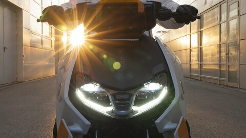 Scooter BMW Definition CE 04 FOTO
