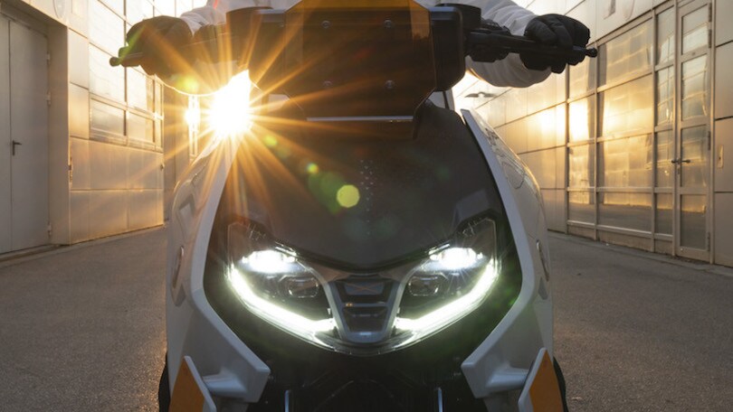 Scooter BMW Definition CE 04 FOTO