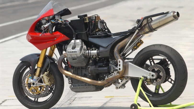 Moto Guzzi MGS-01 Corsa FOTO