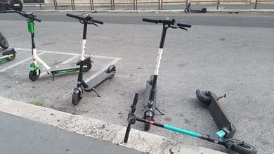 Monopattini sharing Roma, sospesi per 15 giorni tre operatori