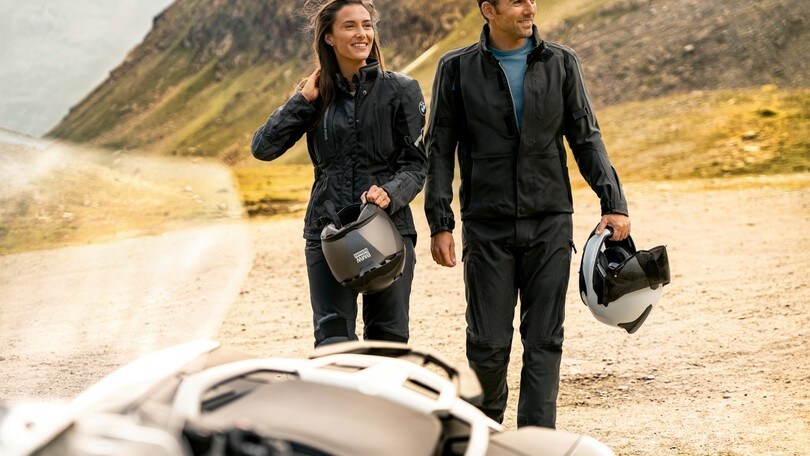 Bmw, tutto l'abbigliamento tecnico per la stagione 2021
