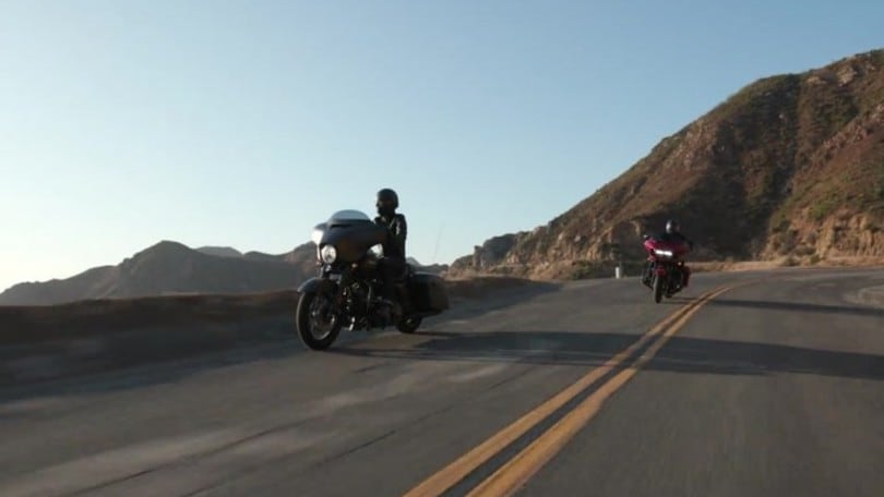 Harley-Davidson Street Glide: fascino e muscoli VIDEO