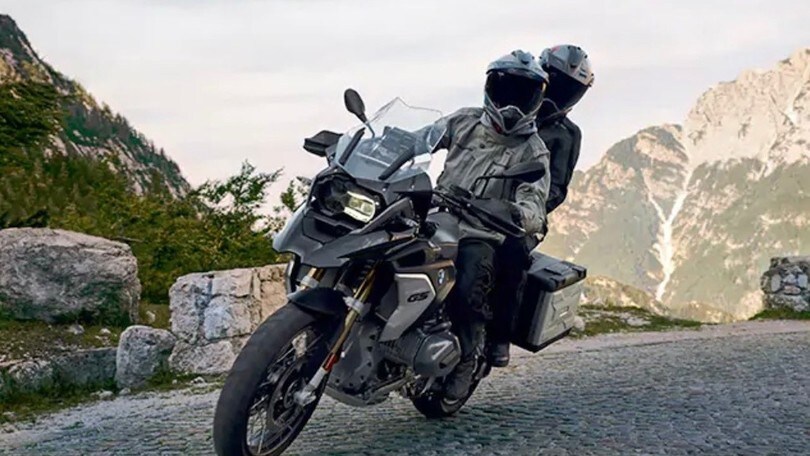 BMW, arrivano i podcast per la sicurezza in moto