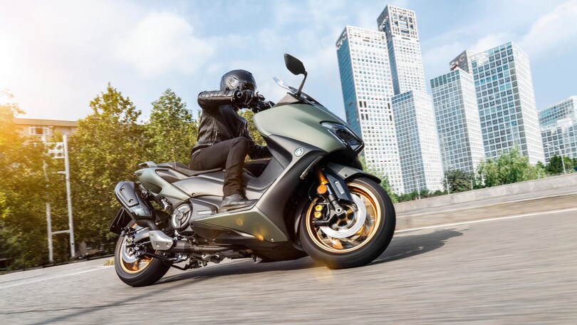 Yamaha TMAX 2021 FOTO
