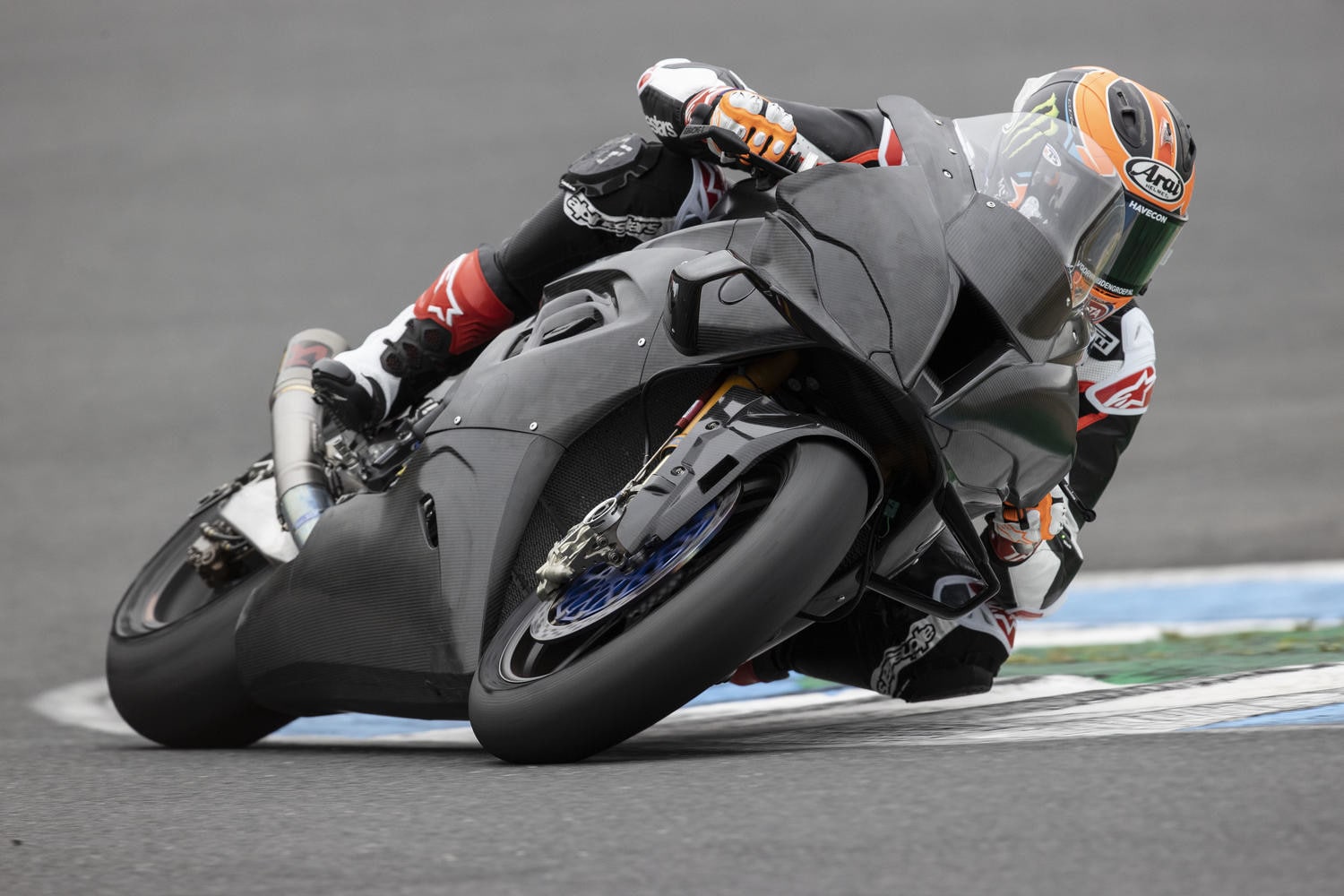 BMW: primi giri in pista per la M 1000 RR