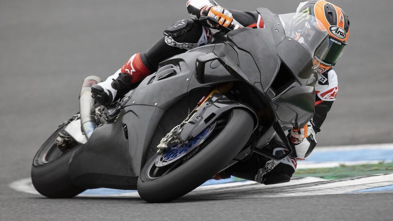 BMW: primi giri in pista per la M 1000 RR