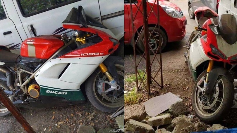 Centinaia di moto abbandonate nel deserto: strana moda a Dubai