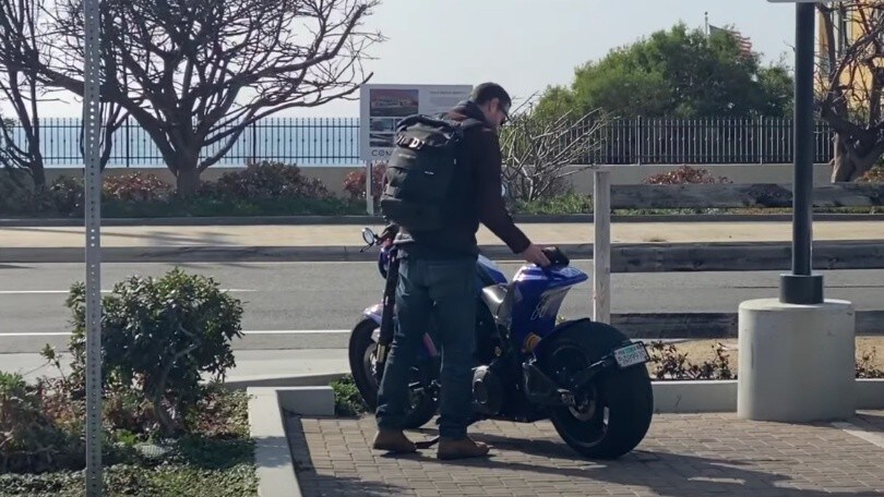 Keanu Reeves parla con i fan della sua Arch KRGT-1