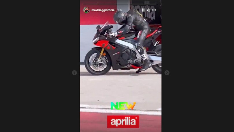 Aprilia, Biaggi con la RSV4 2021: "Sei la più bella del mondo"