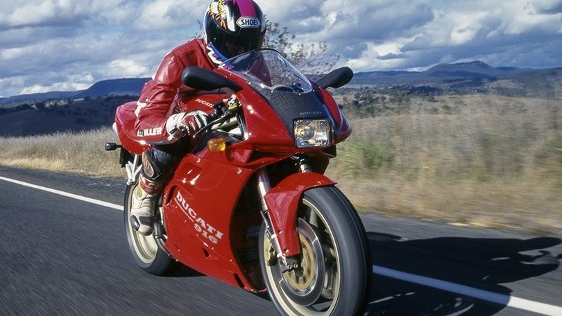 Una Ducati 916 col faro quadrato? Eppur lo fecero