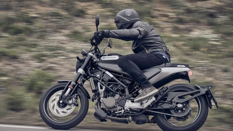Husqvarna Svartpilen 125 FOTO