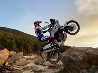 Honda Africa Twin in "modalità Trial" con... Toni Bou VIDEO