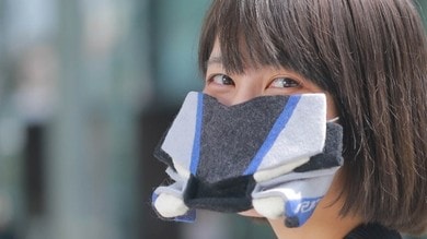 Mascherina "Yamaha R1": la protezione prende la forma di moto