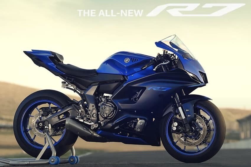 Yamaha R7: le prime foto della sportiva stradale che sfida la RS 660