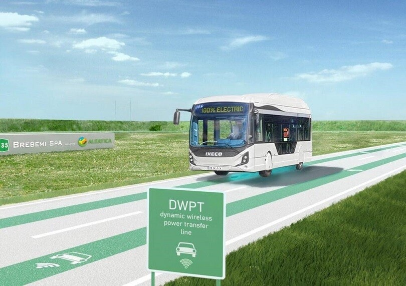 L'autostrada italiana con l'asfalto a induzione che ricarica i veicoli elettrici