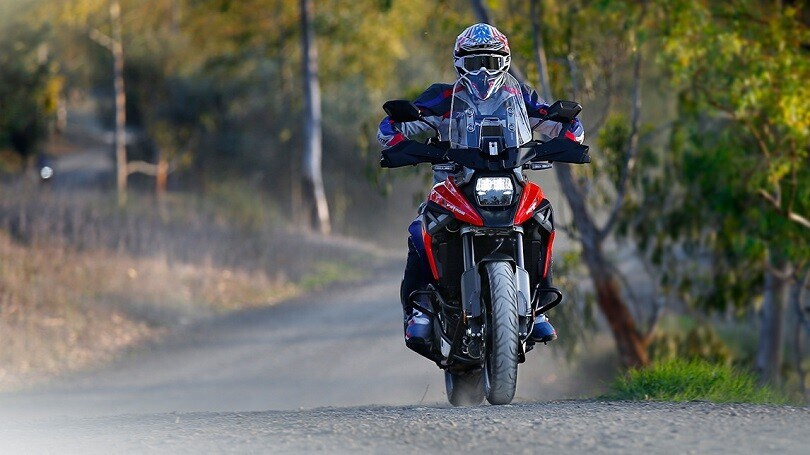 Suzuki, prove su strada delle enduro tourer all'HAT Sestriere 2021