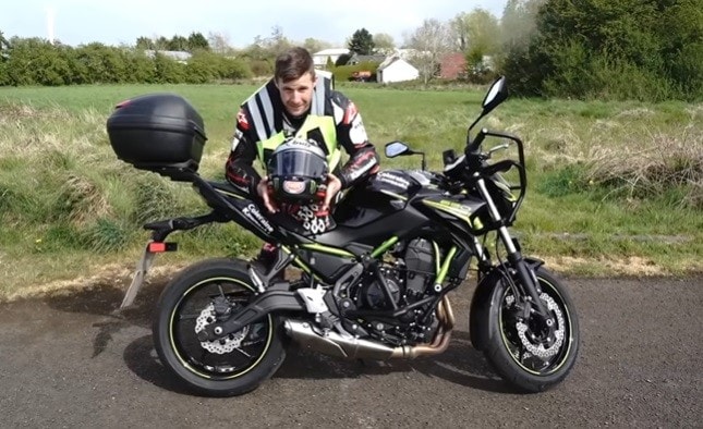 Jonathan Rea: il Campione SBK... a scuola guida! VIDEO