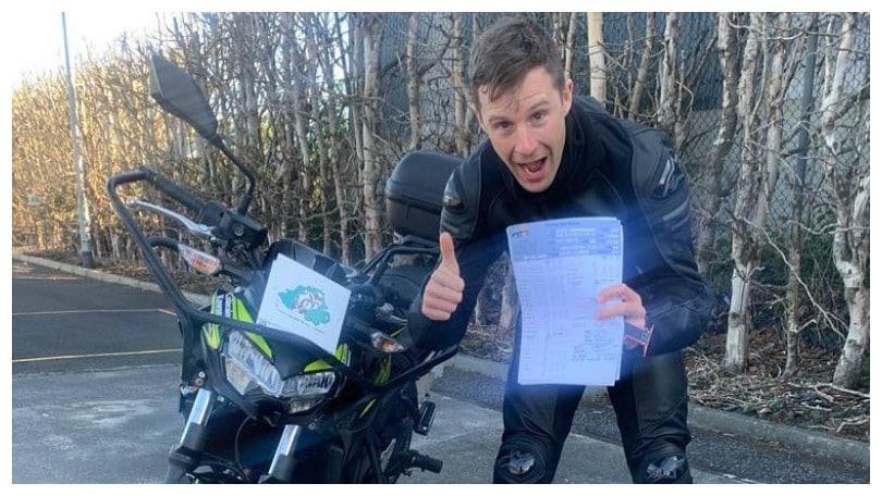 Jonathan Rea: il campione SBK supera il test e prende la patente! VIDEO