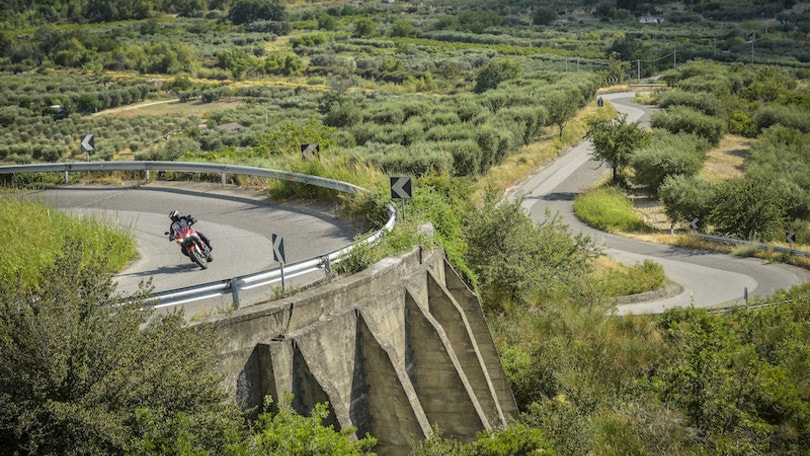 Moto Morini X-Cape 650: LE FOTO del test su STRADA