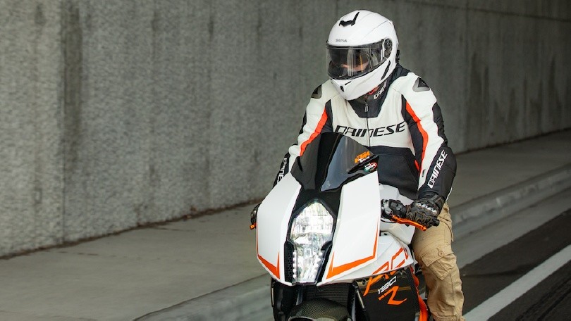Sena Outrush R, casco modulare sempre connesso