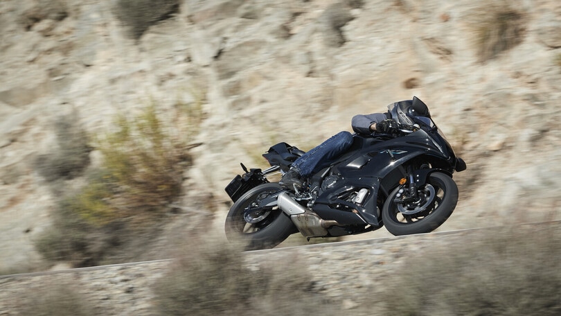 Yamaha R7, LE FOTO DELLA PROVA