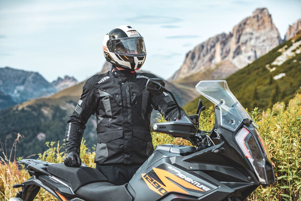 C5 il nuovo modulare 22-06 di Schuberth