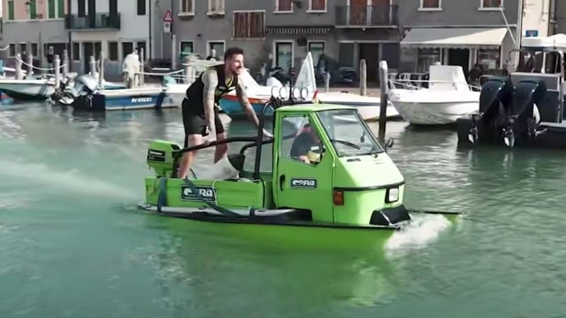Inaffondabile Ape Piaggio: diventa anche un... catamarano