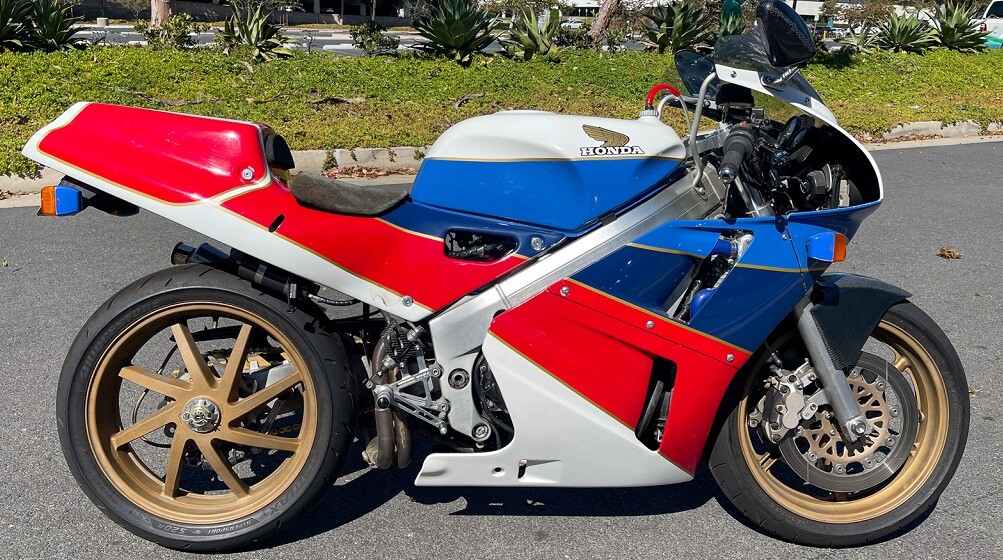 Honda NC30, all'asta un esemplare della piccola SBK anni '90