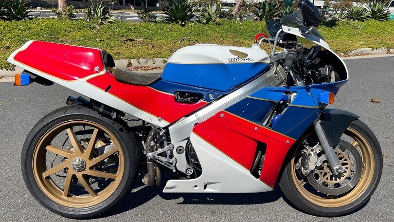 Honda NC30, all'asta un esemplare della piccola SBK anni '90