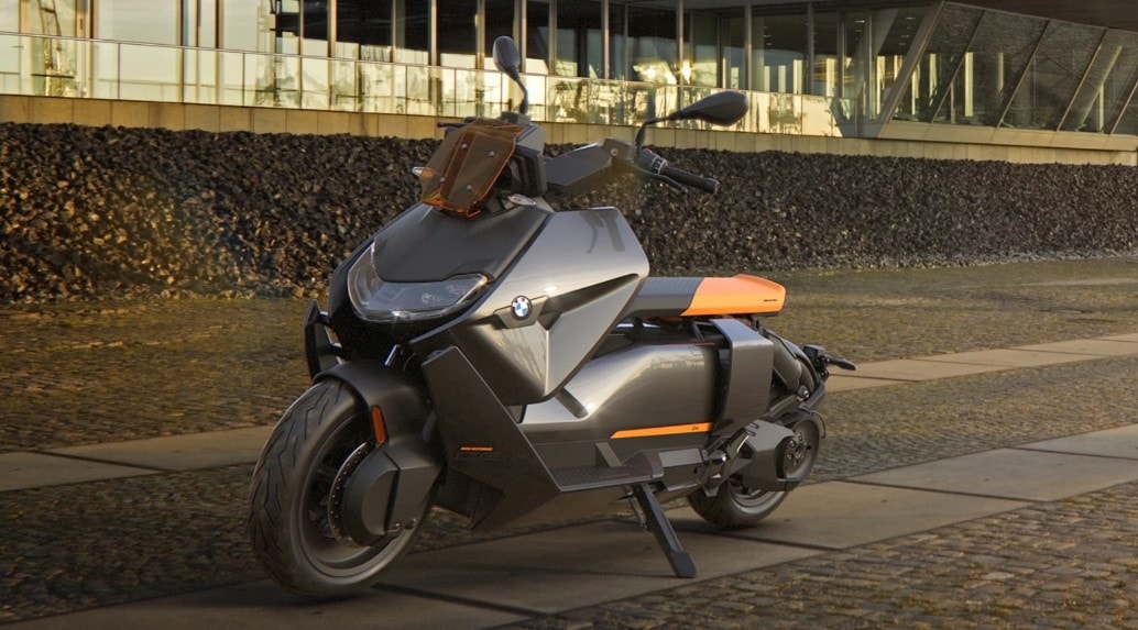 BMW CE-04 svelati i prezzi: su strada nel 2022