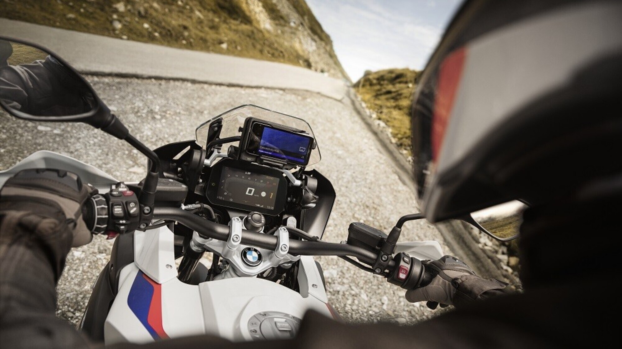 BMW ConnectedRide Cradle, lo smartphone diventa un navigatore
