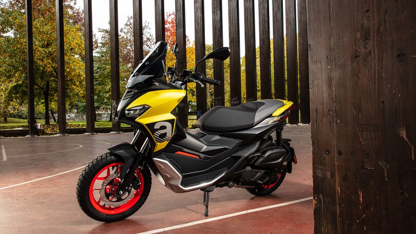 EICMA2021, SR GT: Aprilia porta l'avventura in città