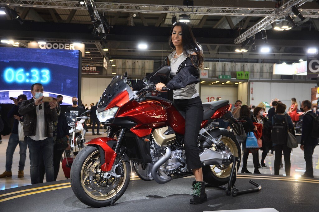 Moto Guzzi V100 Mandello: l'inizio di una nuova storia