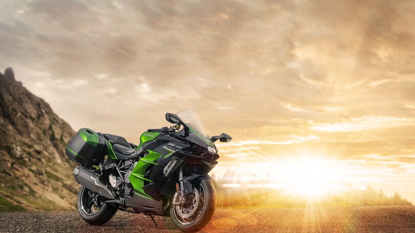 Kawasaki Ninja H2 e H2 SX 2022 FOTO