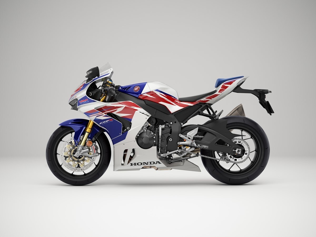 Honda: la storia della CBR Fireblade sfila ad EICMA